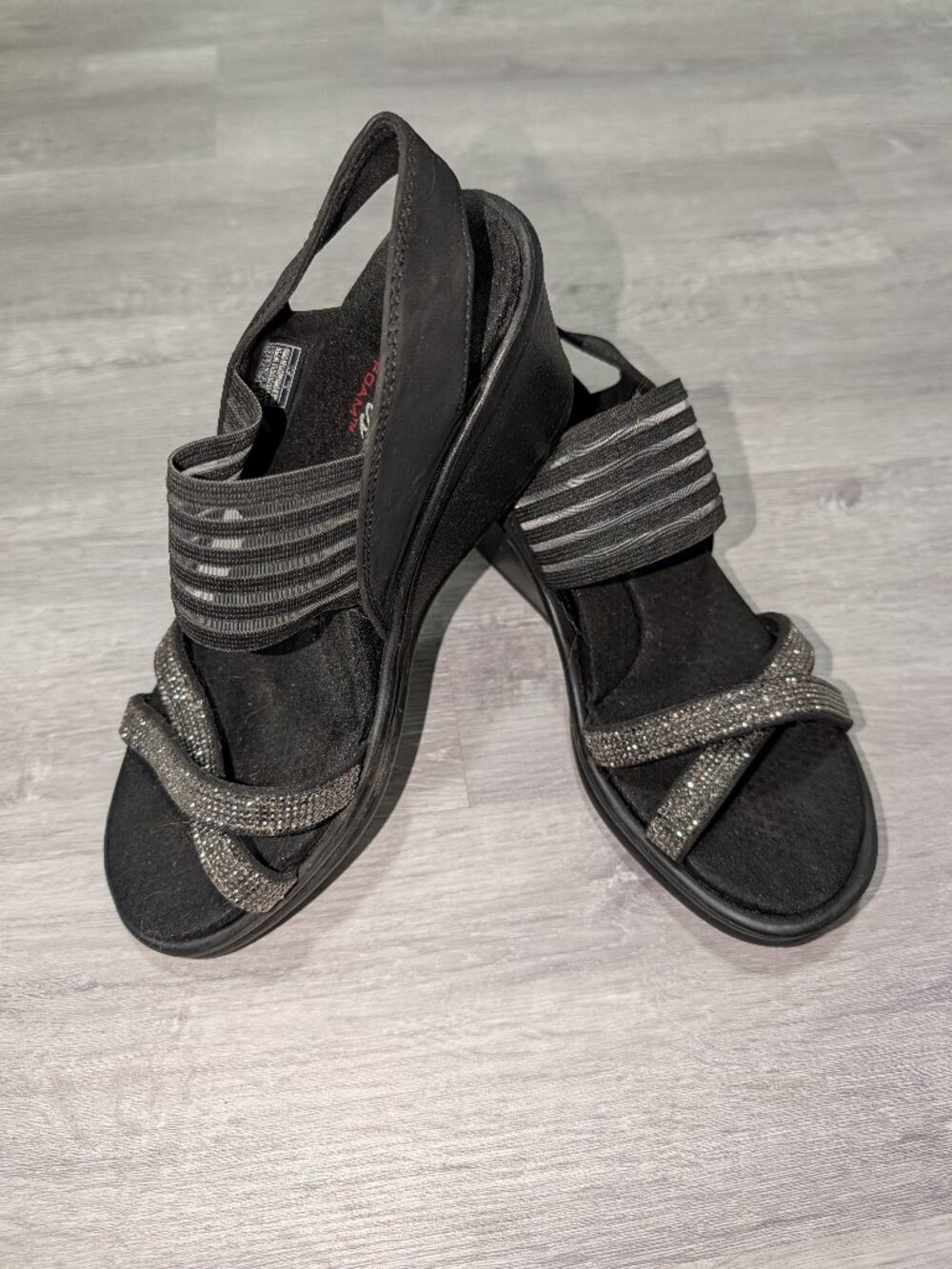 Skechers Rumblers Modern Maze wedge sandals